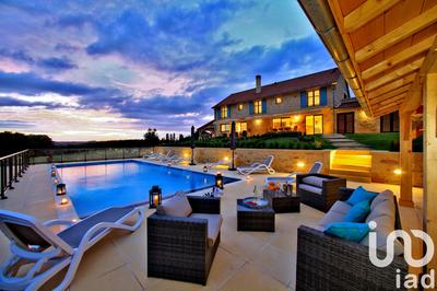 Maison - 760 m² - 21 pièces