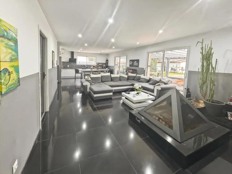 Maison - 147 m² - 7 pièces