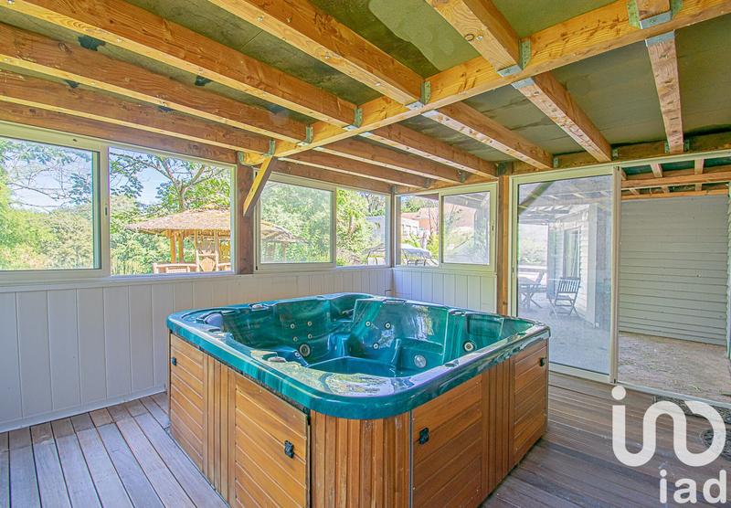 Maison - 233 m² - 10 pièces