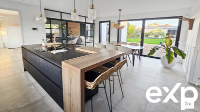 Maison - 216 m² - 8 pièces