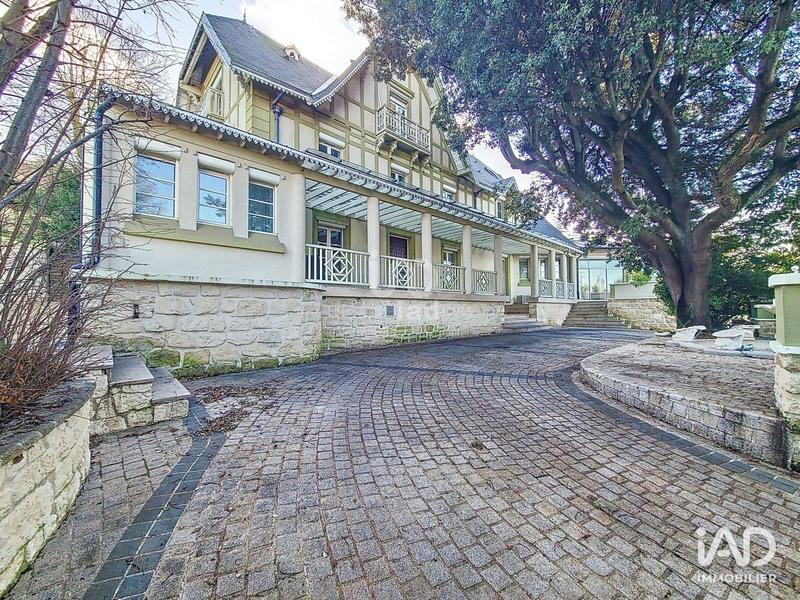 Maison - 600 m² - 14 pièces