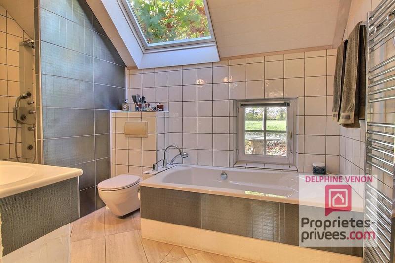 Propriété - 302 m² - 8 pièces