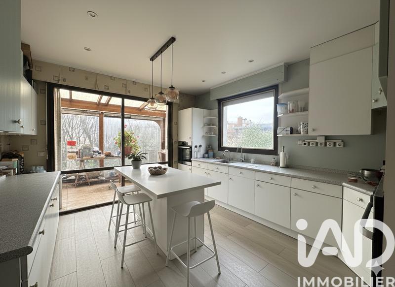 Maison - 182 m² - 9 pièces