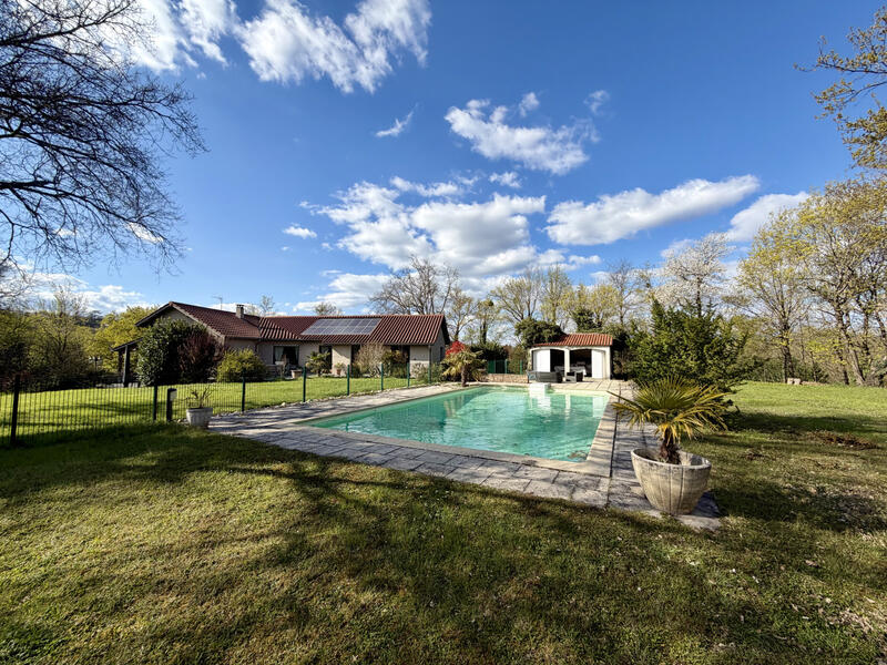 Maison - 190 m² - 8 pièces