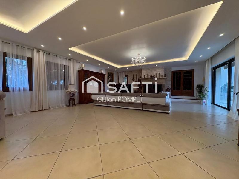 Maison - 659 m² - 8 pièces