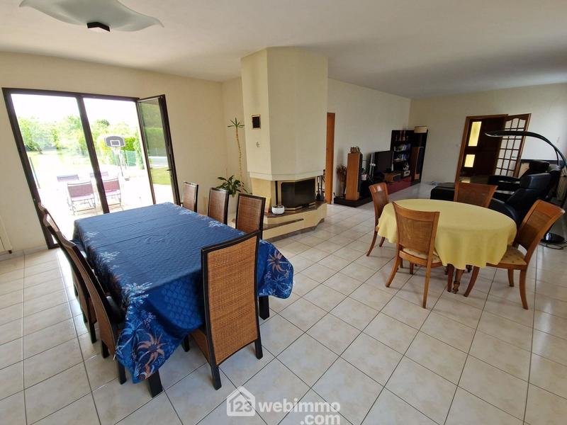 Maison - 275 m² - 8 pièces