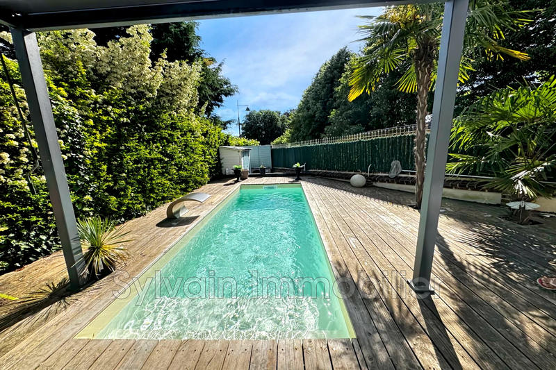 Maison - 200 m² - 8 pièces