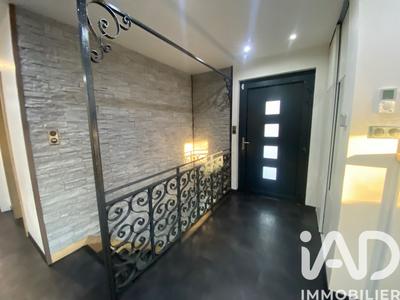 Maison - 216 m² - 7 pièces