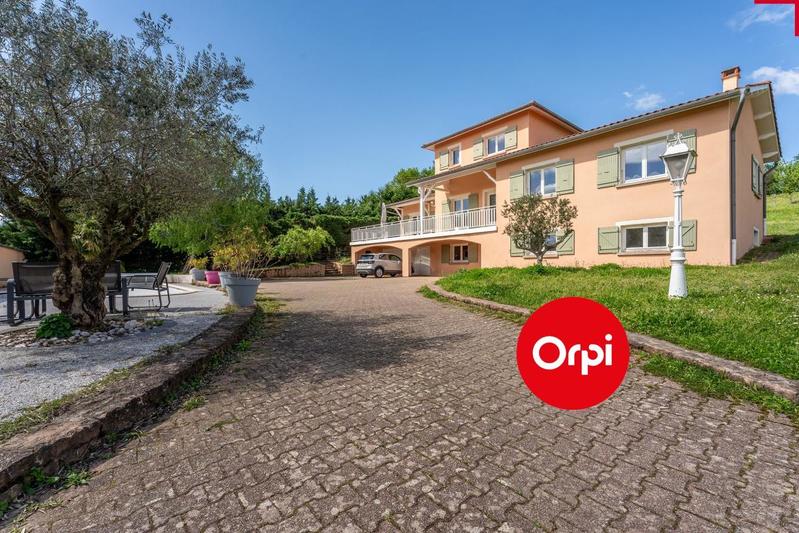 Maison - 250 m² - 6 pièces