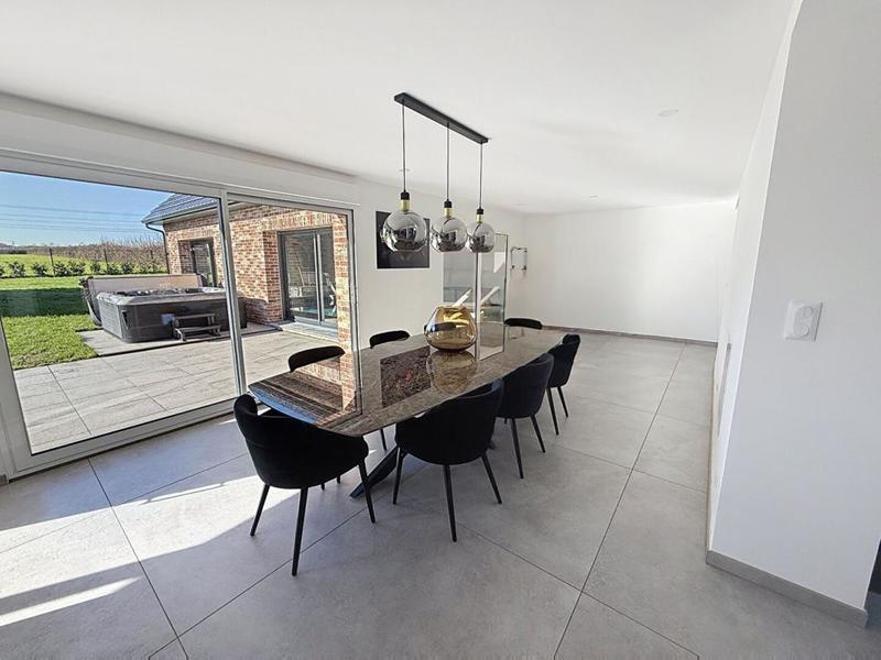 Maison - 255 m² - 7 pièces