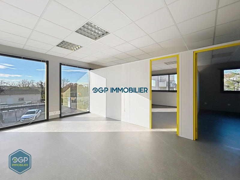 Local commercial - 130 m² - 5 pièces