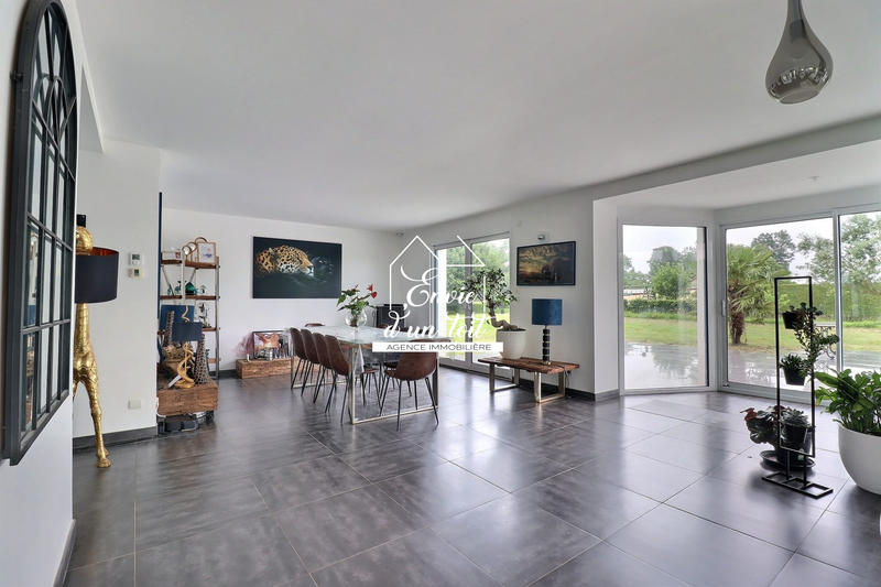 Maison contemporaine - 218 m² - 6 pièces