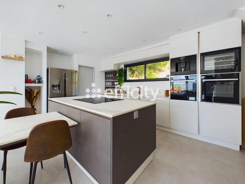 Maison - 200 m² - 7 pièces