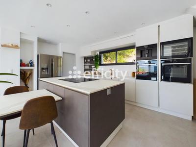 Maison - 200 m² - 7 pièces