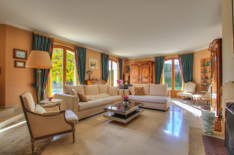 Maison - 295 m² - 8 pièces