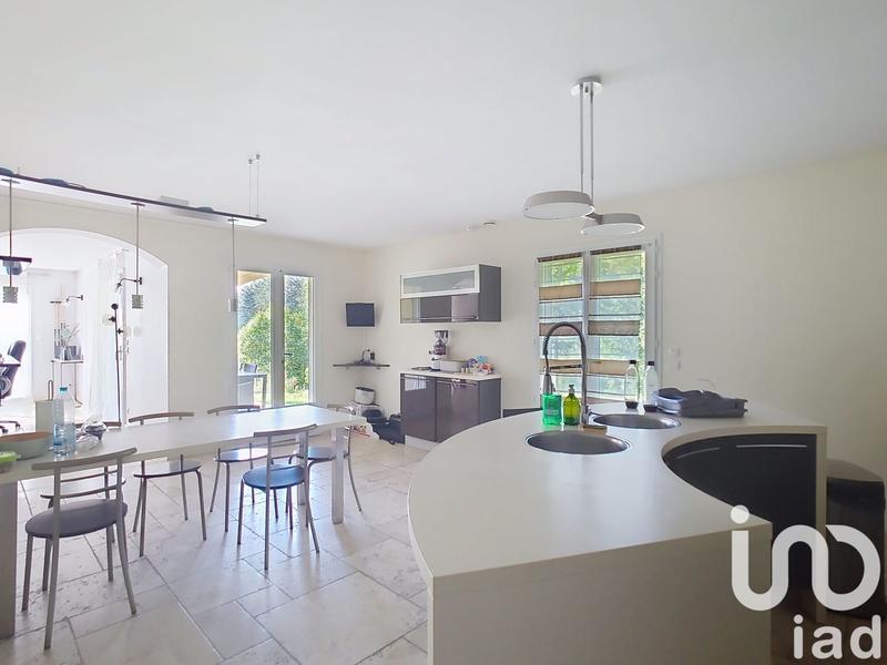 Maison - 220 m² - 8 pièces