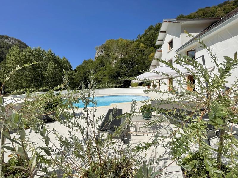 Immeuble mixte - 518 m² - 16 pièces