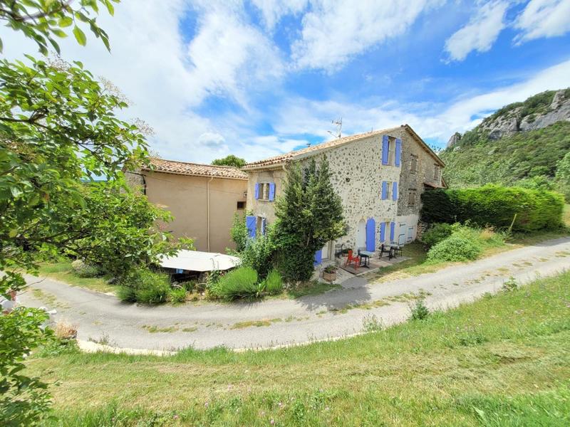 Maison - 222 m² - 8 pièces