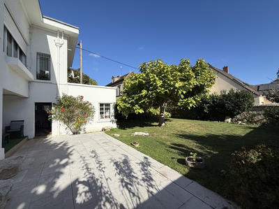 Maison - 198 m² - 8 pièces