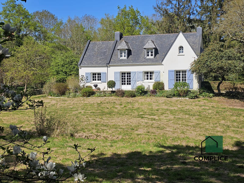 Maison traditionnelle - 160 m² - 6 pièces