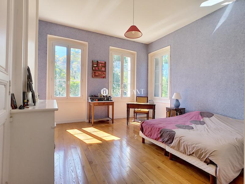 Maison - 350 m² - 7 pièces