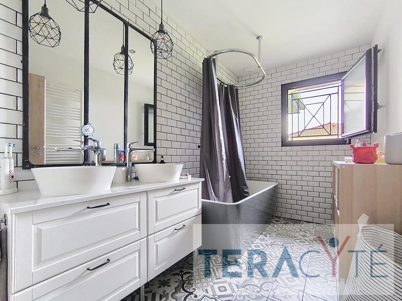 Maison - 105 m² - 4 pièces