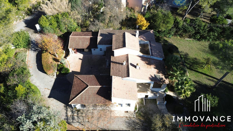 Maison - 220 m² - 8 pièces