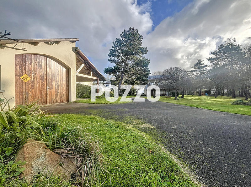 Maison - 268 m² - 9 pièces