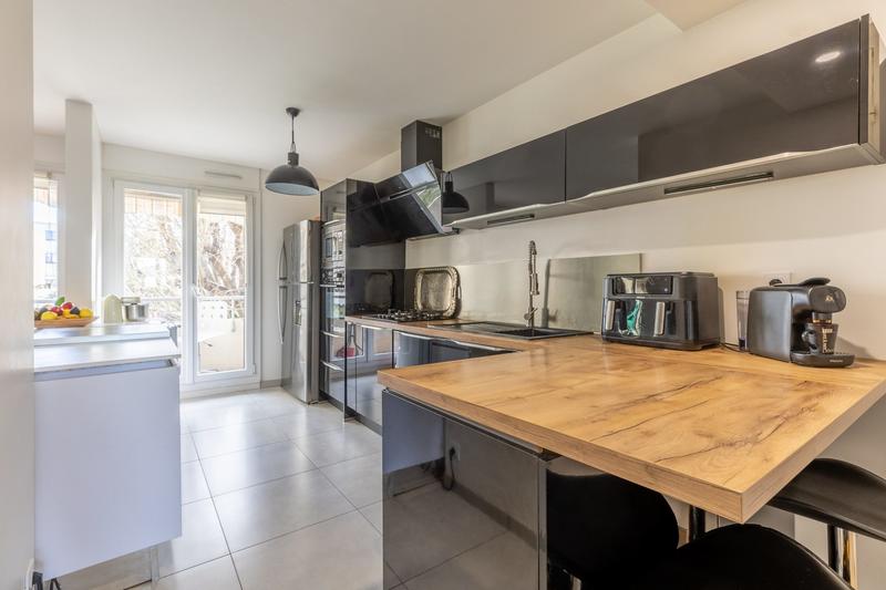 Appartement - 94 m² - 4 pièces