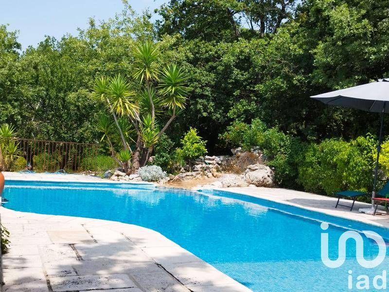 Maison - 202 m² - 7 pièces