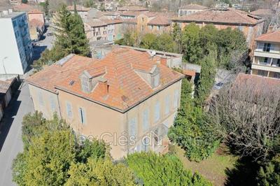 Maison - 357 m² - 14 pièces