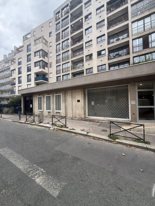 Magasins - 136 m² - 5 pièces