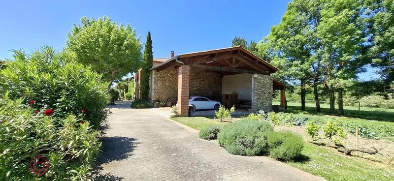 Propriété - 402 m² - 14 pièces