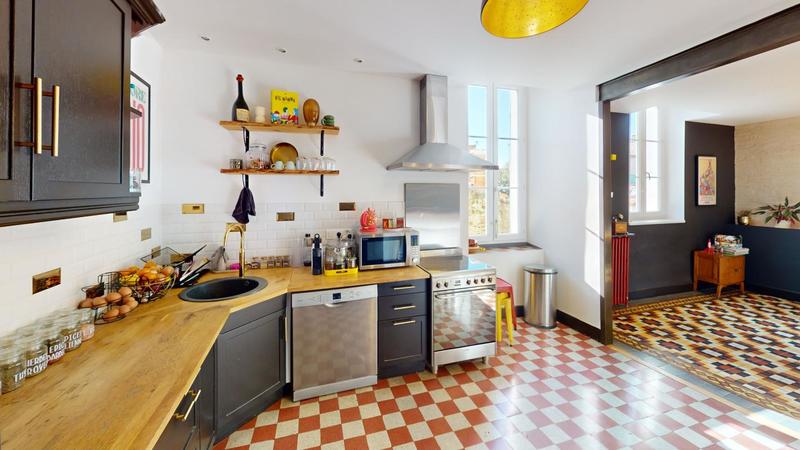 Demeure - 210 m² - 5 pièces