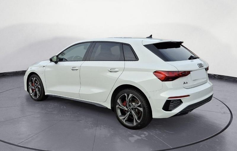 Audi A3 sportback 45 TFSIe s-Line 245 Hybride Rechargeable / Camera de Recul Apple Carplay Android Auto Regulateur Distance Keyless Jantes 18 Coffre Elec