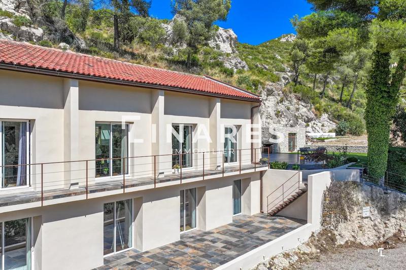 Maison - 239 m² - 6 pièces