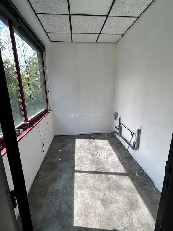 Bureau - 100 m² - 5 pièces