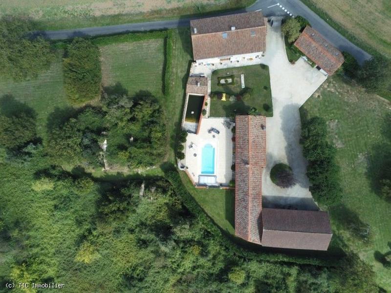 Maison - 252 m² - 5 pièces