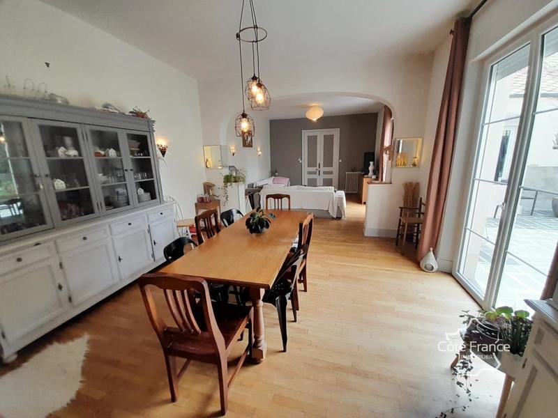 Propriété - 300 m² - 11 pièces