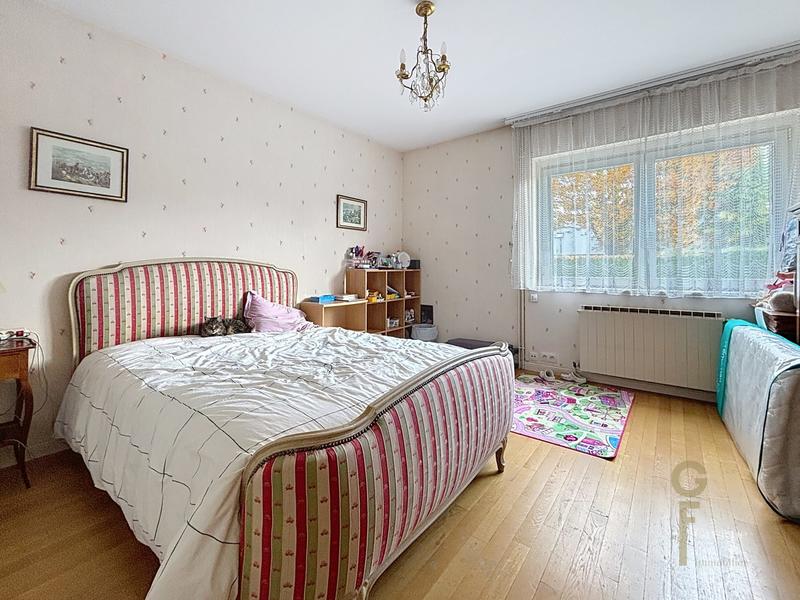 Maison - 242 m² - 7 pièces