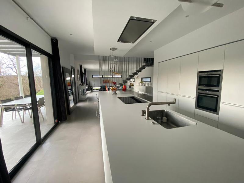 Maison - 207 m² - 5 pièces