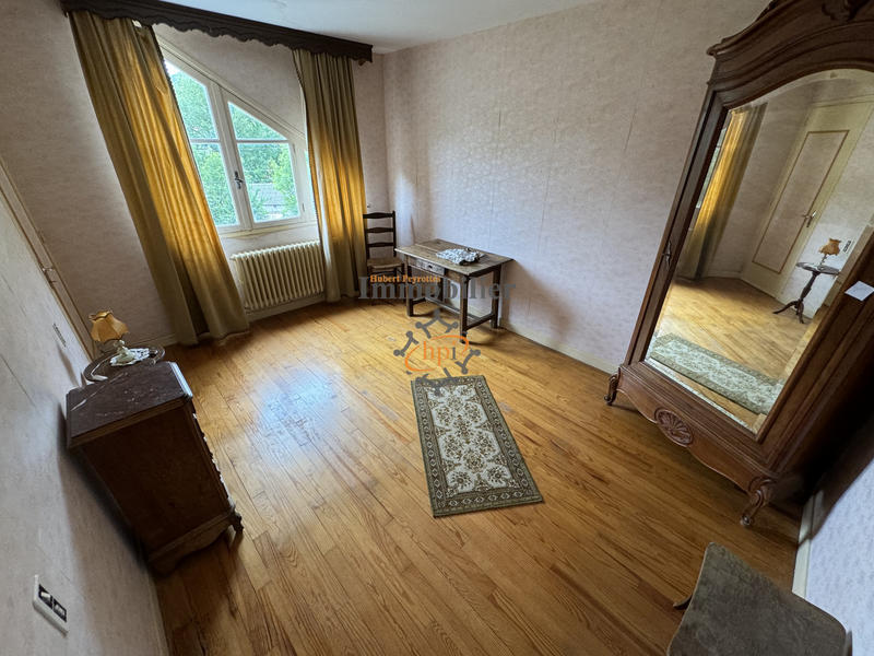 Maison - 257 m² - 12 pièces