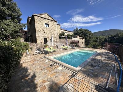 Maison en pierre - 279 m² - 10 pièces