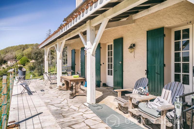 Propriété - 252 m² - 7 pièces