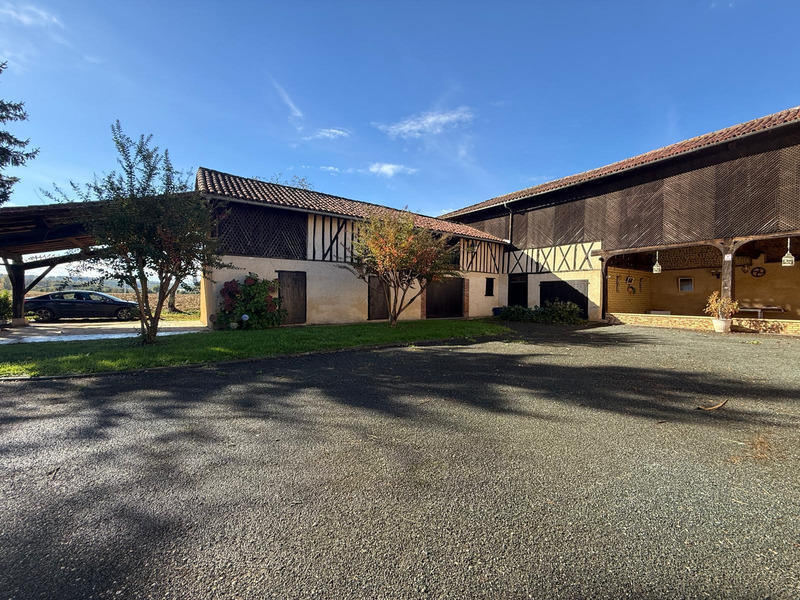 Maison - 250 m² - 5 pièces