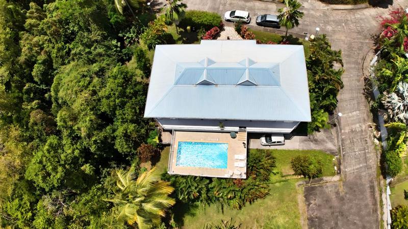 Maison - 445 m² - 11 pièces