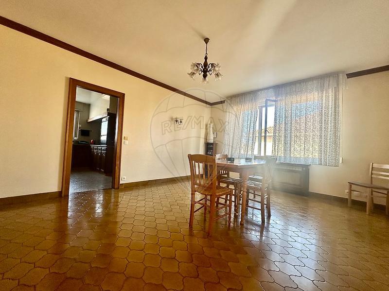 Maison - 207 m² - 7 pièces