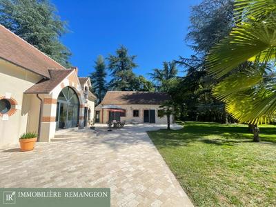 Propriété - 338 m² - 8 pièces