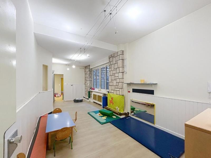 Local d'activité / Entrepôt - 198 m²