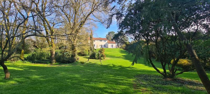 Maison - 274 m² - 11 pièces